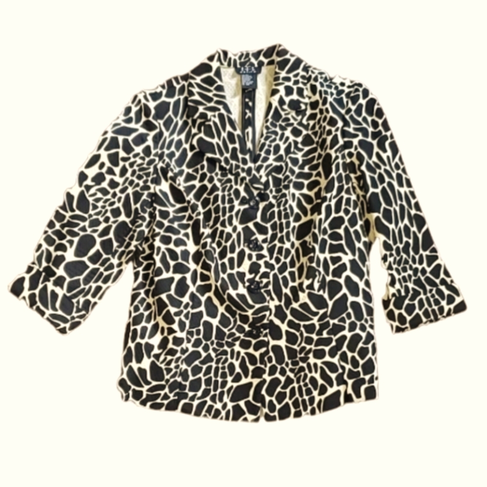 R.Q.T PETITE Black & Creamy Be Animal Print Womens 100% Cotton Jacket Shacket PM